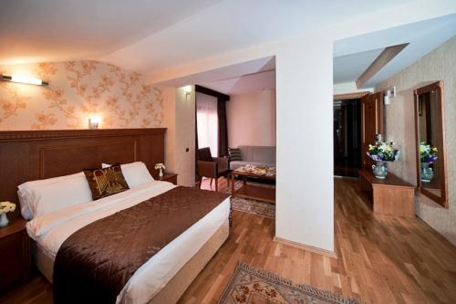 The Byzantium Hotel & Suites