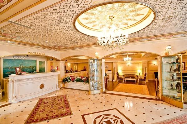 Amiral Palace Hotel